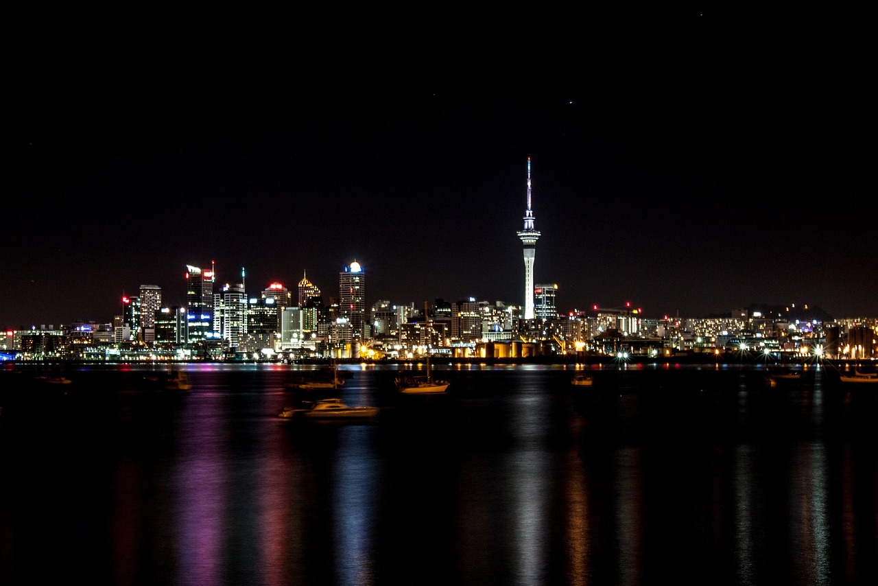 Flights to Auckland (AKL) - Auckland harbor skyline - book airline tickets